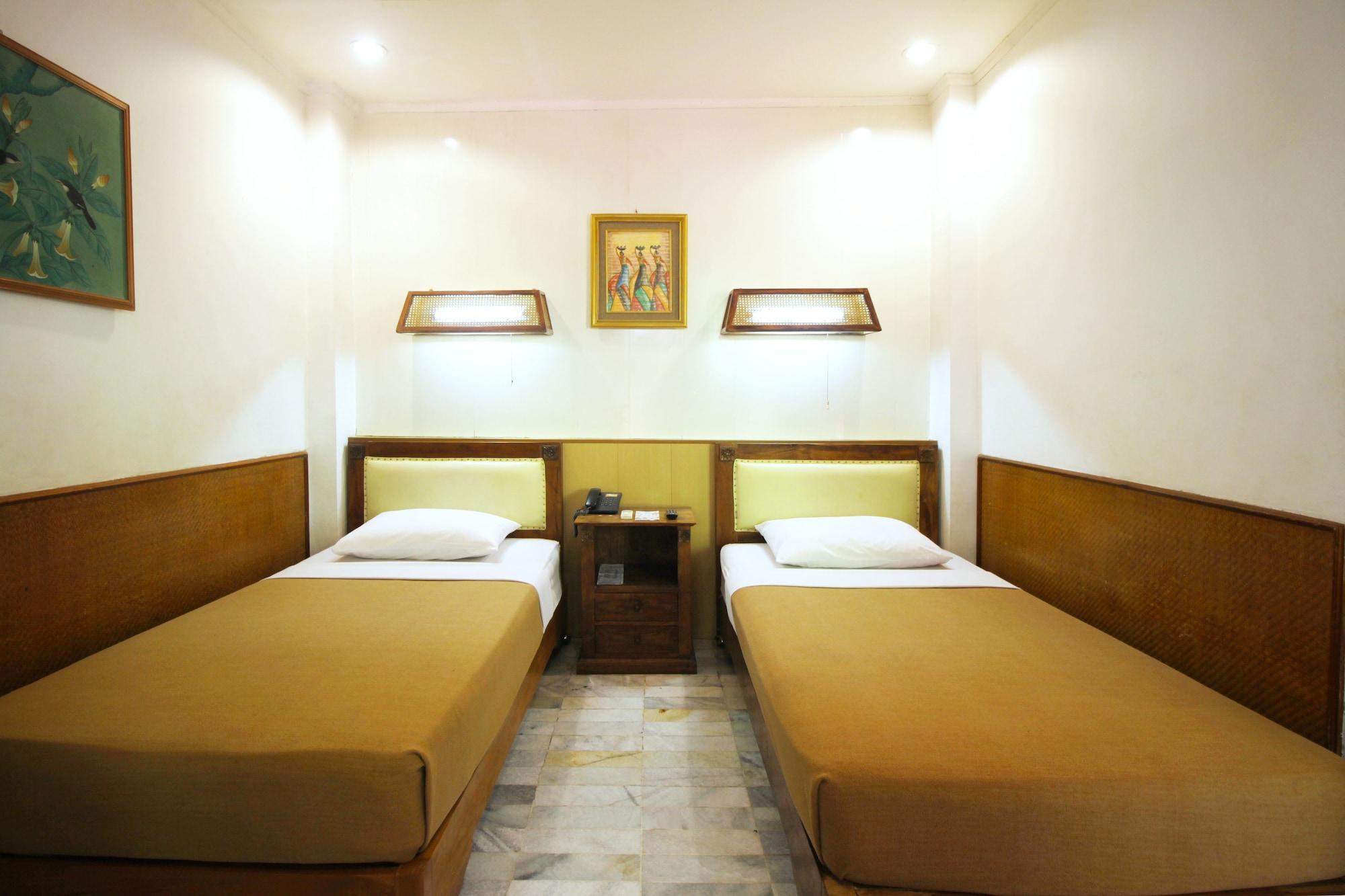 Hotel Karthi Kuta Kuta  Exterior photo