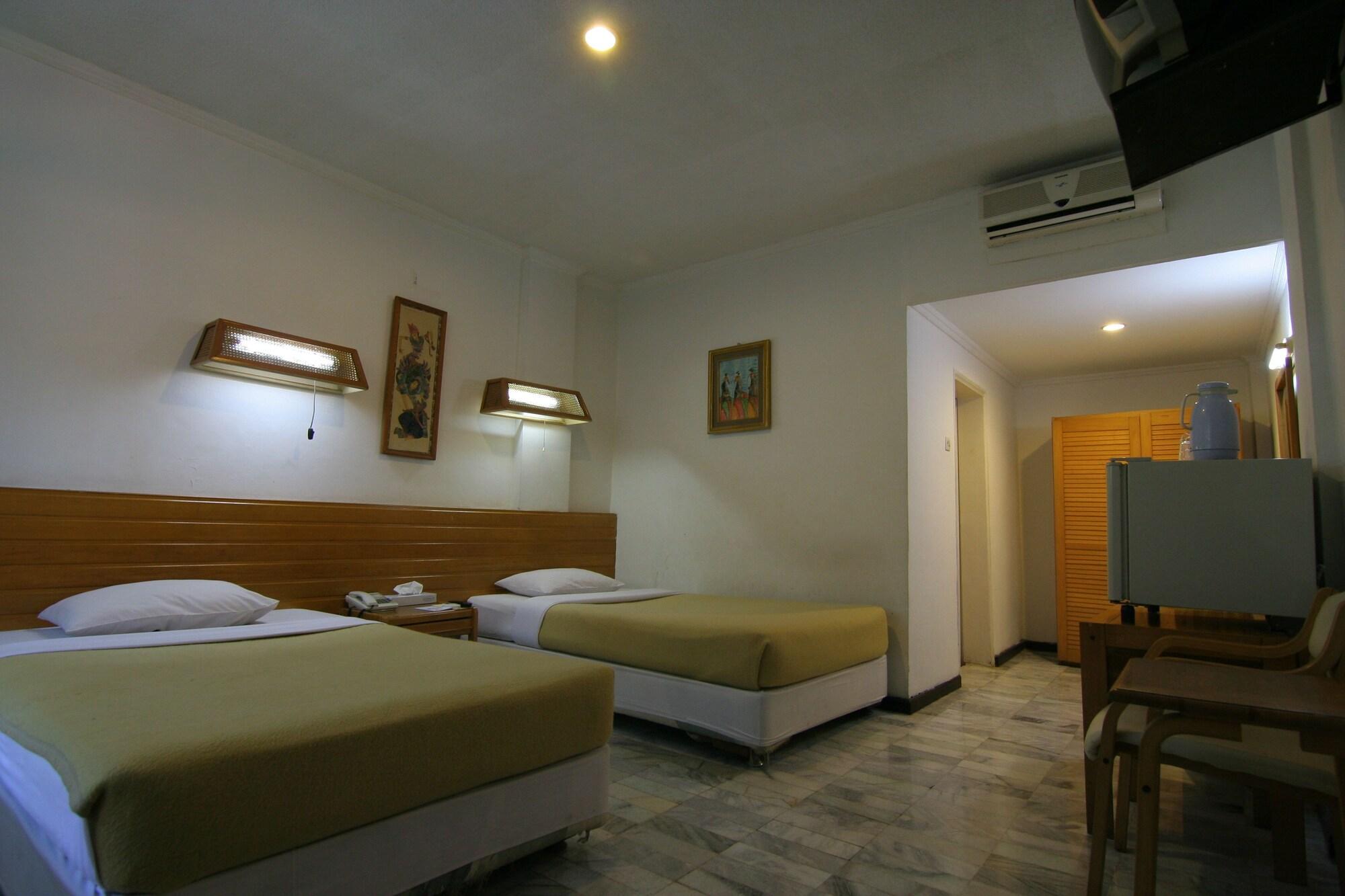 Hotel Karthi Kuta Kuta  Exterior photo