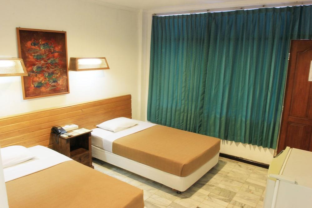 Hotel Karthi Kuta Kuta  Exterior photo