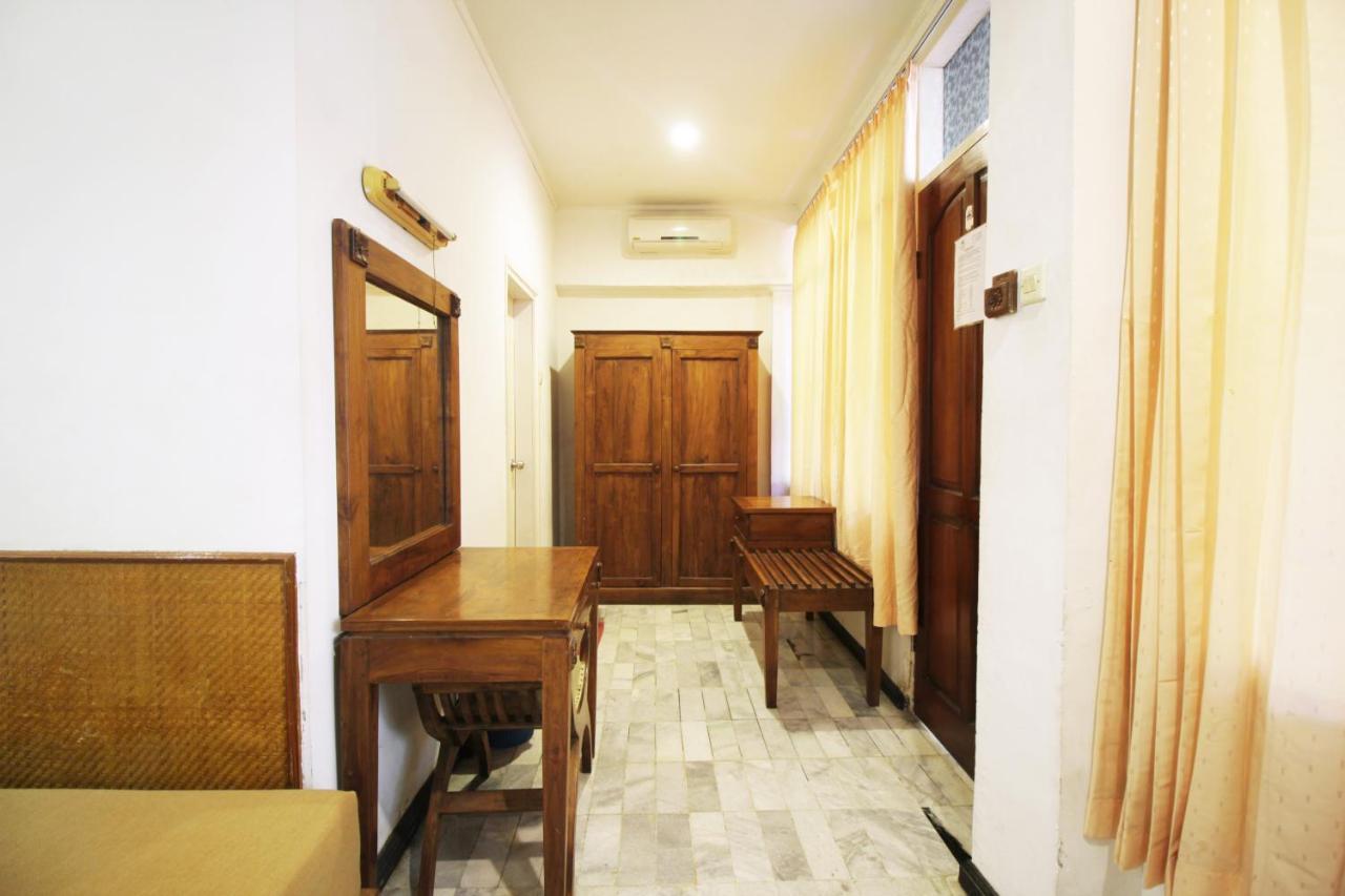 Hotel Karthi Kuta Kuta  Exterior photo